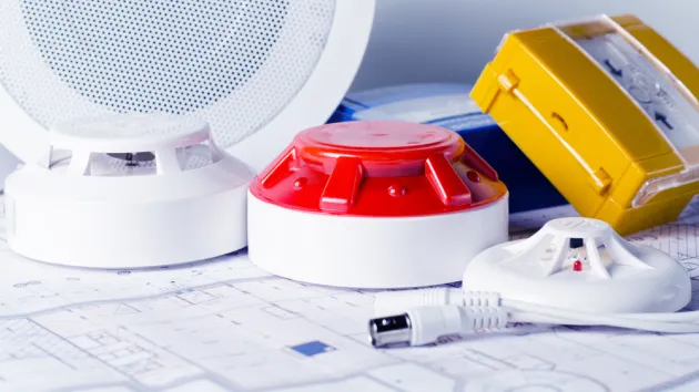 Detecție incendiu | Proiectare si instalare sisteme de securitate, sisteme de alarma si supraveghere video pentru obiective civile, industriale si comerciale, institutii guvernamentale, cladiri administrative etc. Automatizari Brasov, Interfonie si control acces Brasov