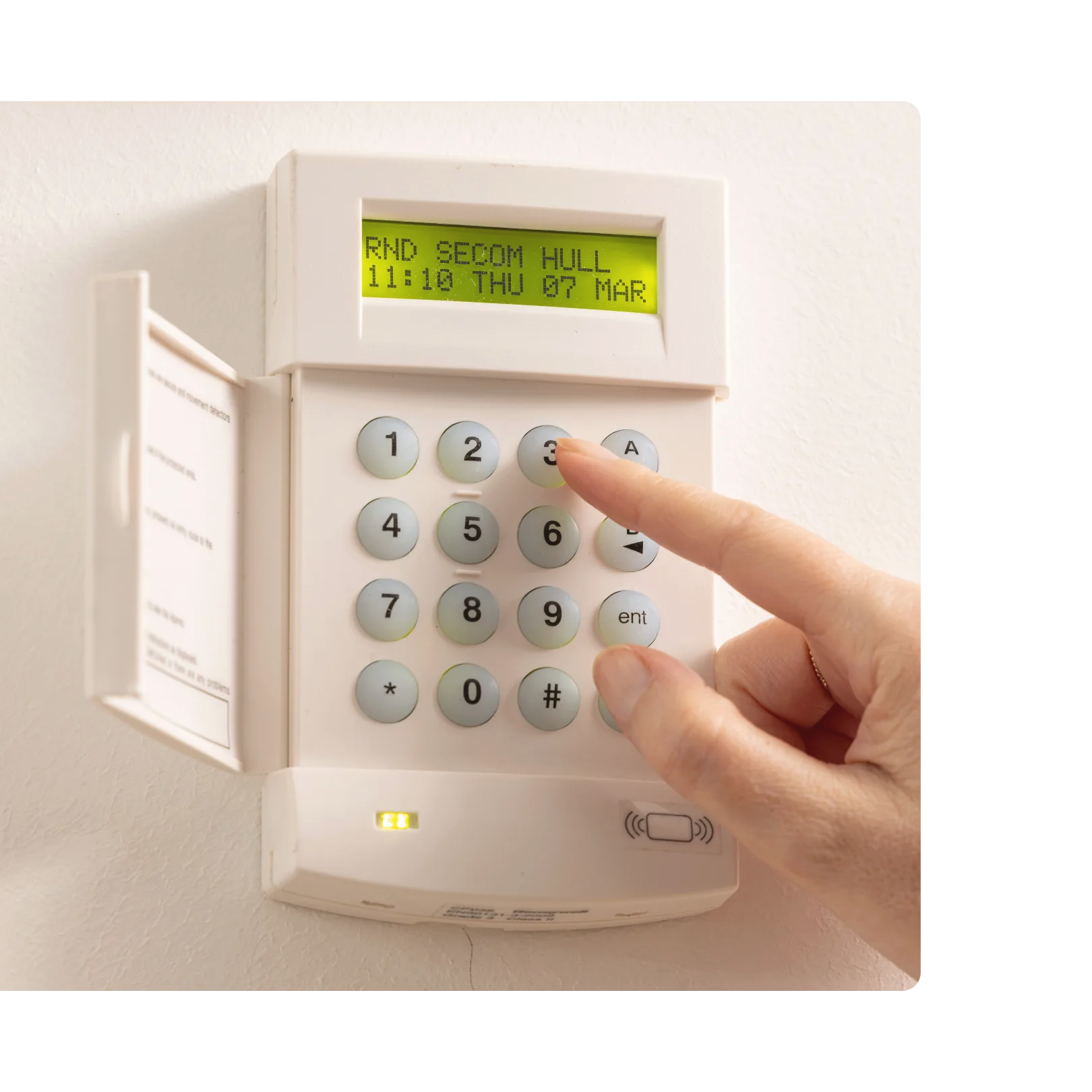 Antiefracție | Proiectare si instalare sisteme de securitate, sisteme de alarma si supraveghere video pentru obiective civile, industriale si comerciale, institutii guvernamentale, cladiri administrative etc. Automatizari Brasov, Interfonie si control acces Brasov