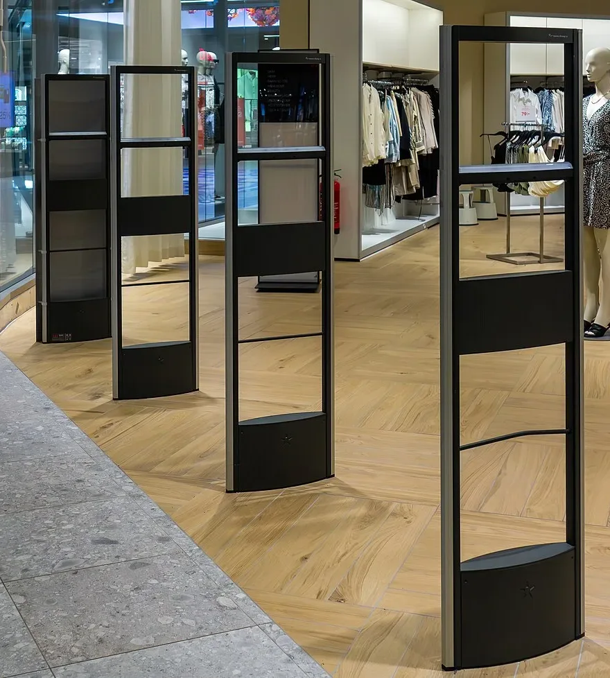 Antifurt magazine | Proiectare si instalare sisteme de securitate, sisteme de alarma si supraveghere video pentru obiective civile, industriale si comerciale, institutii guvernamentale, cladiri administrative etc. Automatizari Brasov, Interfonie si control acces Brasov