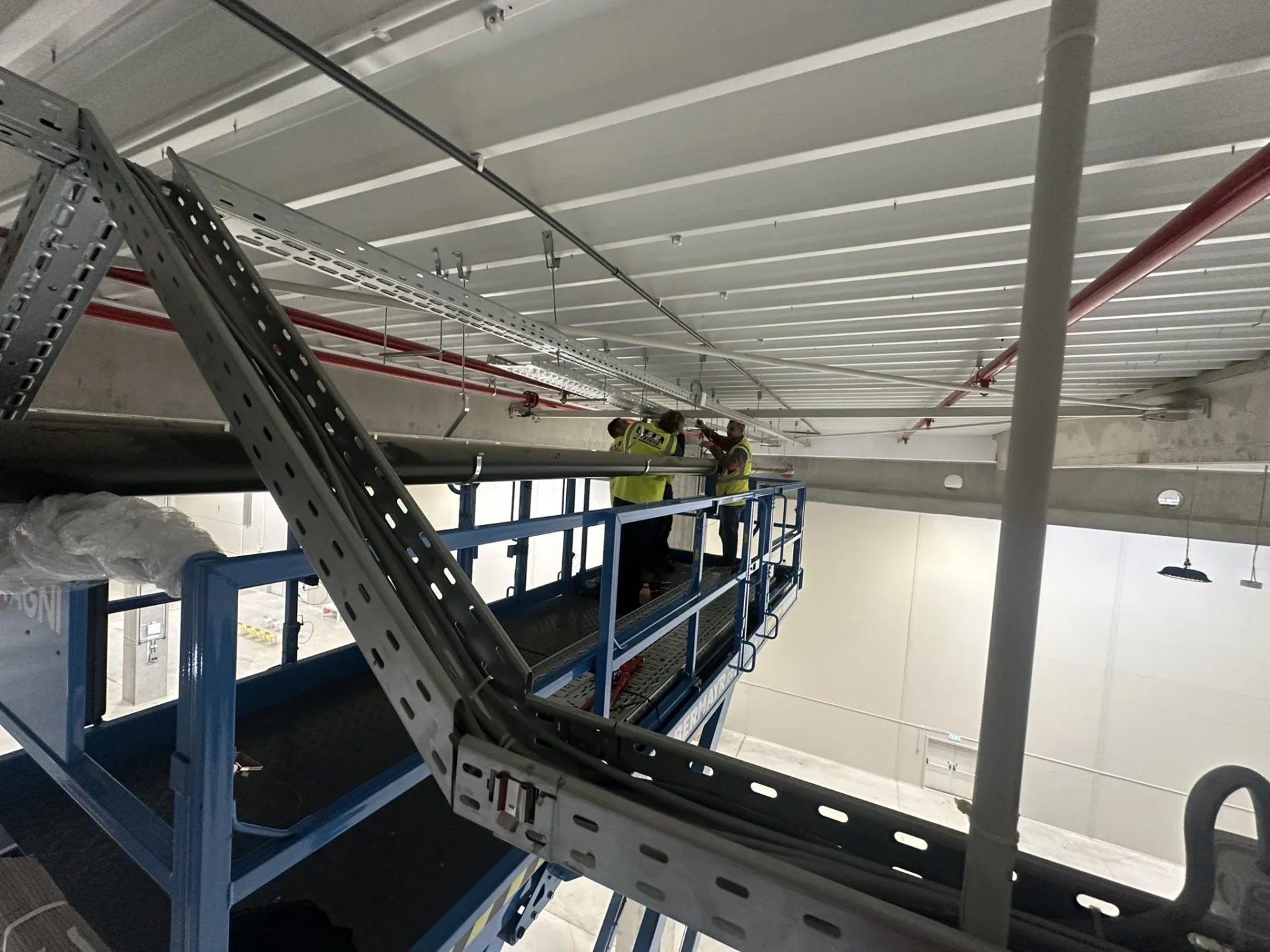 Service | Proiectare si instalare sisteme de securitate, sisteme de alarma si supraveghere video pentru obiective civile, industriale si comerciale, institutii guvernamentale, cladiri administrative etc. Automatizari Brasov, Interfonie si control acces Brasov